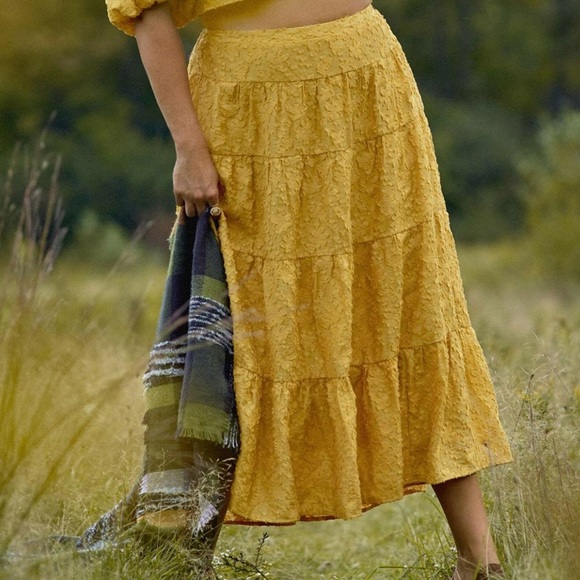 Anthropologie Floral Skirt in Gold Size 8 - Picture 3 of 11